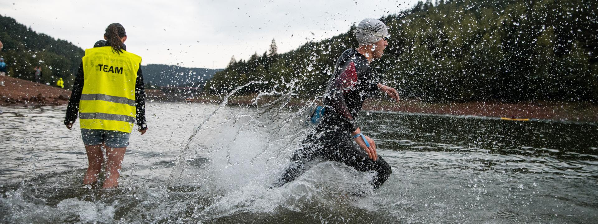 Triathlet in der Nagold bei DM Langdistanz 2026