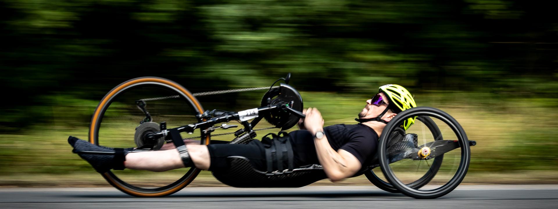 Para Athlet auf Handrad