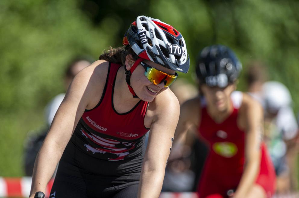 Triathletin auf dem Fahrrad