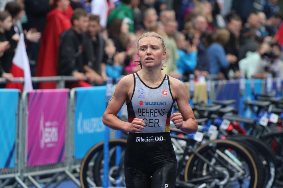 Jule Behrens im Regen von Krakau