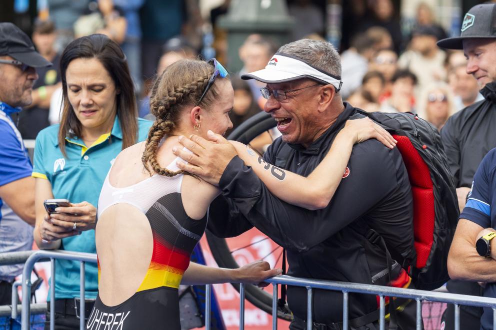 Frank Heimerdinger feiert mit Johanna Uherek