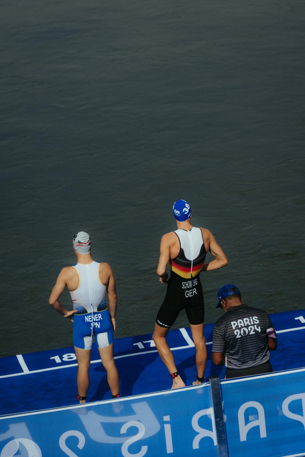 Jonas Schomburg vor dem Schwimmstart. 