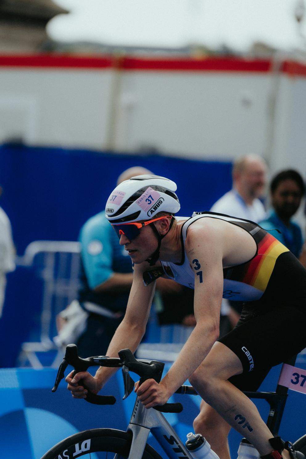 Lasse Lührs auf dem Fahrrad.