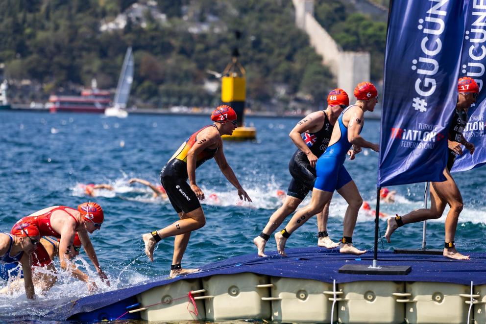 EM Kurzdistanz Istanbul Frauen Ausstieg aus dem Wasser