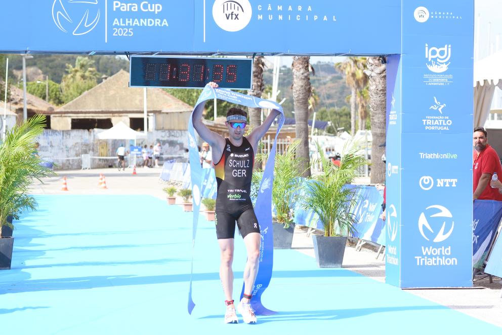 Martin Schulz mit Zielbanner in Alhandra