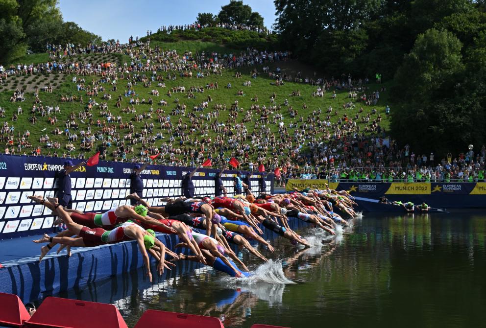 Schwimmstart der Männer im Olympiapark