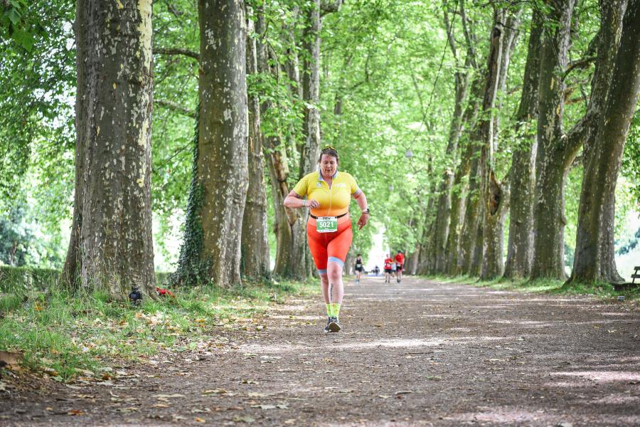 Lena Göttler beim Mey Generalbau Triathlon Tübingen unter der Platanen Allee