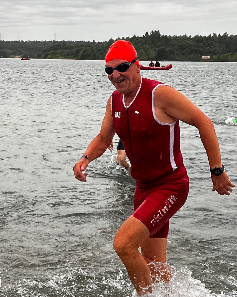 Steffen Griese steigt aus dem Wasser