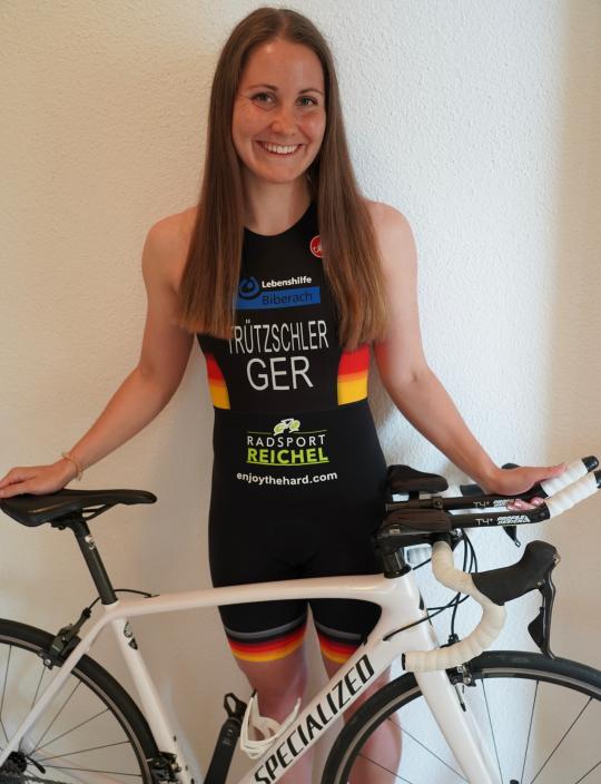 Anna Trützschler mit ihrem Fahrrad