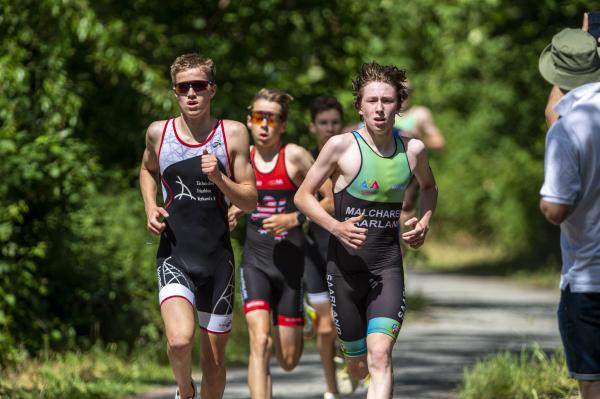 Gruppe Jugendliche beim Laufen beim DTU Jugend Cup Forst 2022