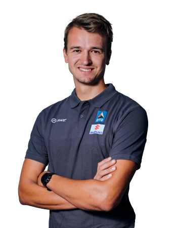 Eine männliche Person posiert für ein Portraitbild