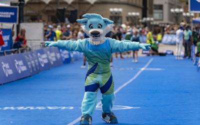 Trinity auf dem blauen Ziel-Teppich