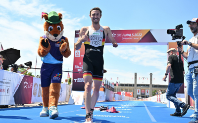 Martin Schulz jubelt im Ziel