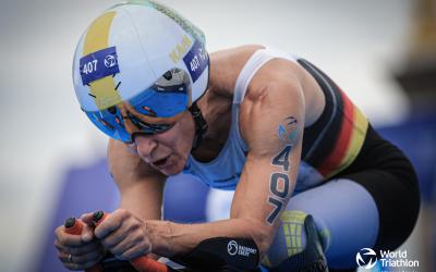 Elke van Engelen auf Fahrrad