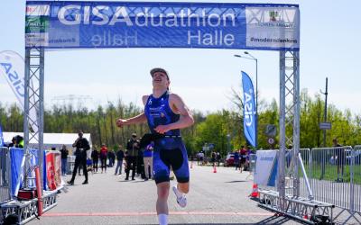 Deutscher Meister über die Duathlon-Sprintdistanz läuft über die Ziellinie