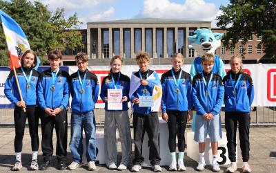 Das siegreiche Team von Jugend trainiert 2026 lächelt in die Kamera