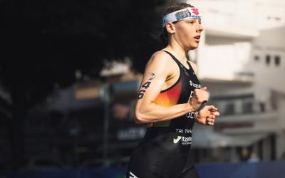 Nina Eim laufend im Deutschlanddress